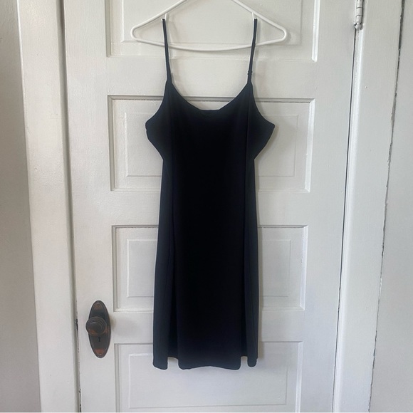 White House Black Market Dresses & Skirts - WHITE HOUSE BLACK MARKET Spaghetti Strap Stretchy Black Women's Dress Size 10
